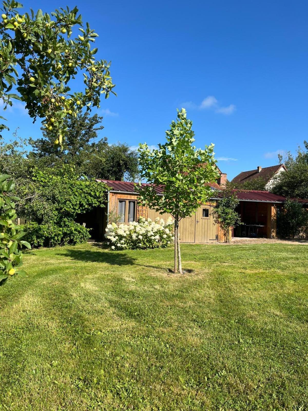 Les Feuilles Jaunes Chantenay-Saint-Imbert Exterior photo